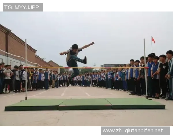 足球明星魅力四射海报展现运动之美与青春活力 足球明星魅力四射海报展现运动之美与青春活力