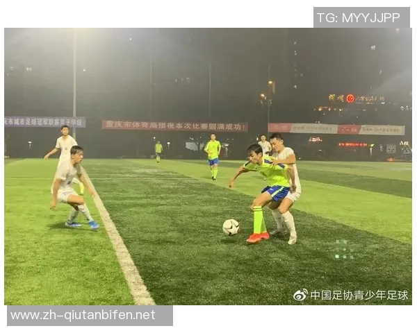 足球明星齐聚活动现场展现风采引发粉丝热烈追捧与媒体关注 足球明星齐聚活动现场展现风采引发粉丝热烈追捧与媒体关注